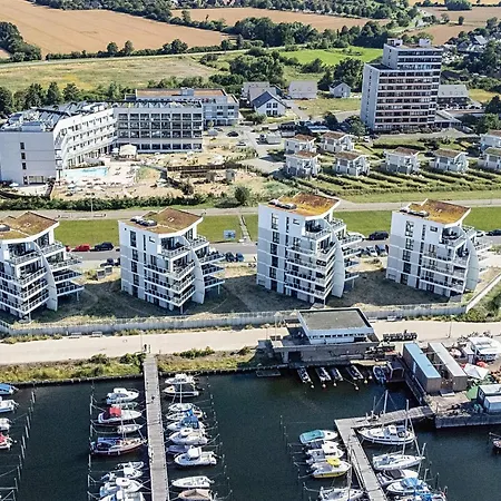 6 Person In アパート