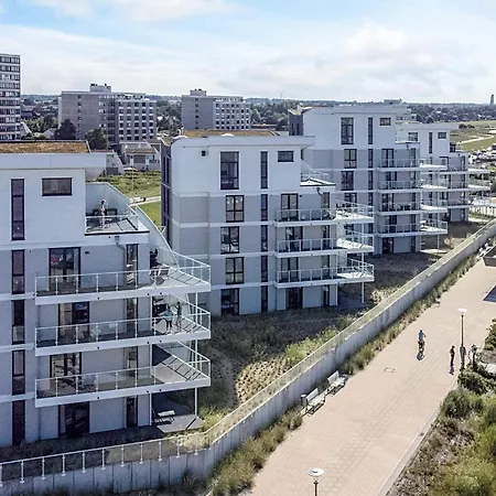 アパート 6 Person In