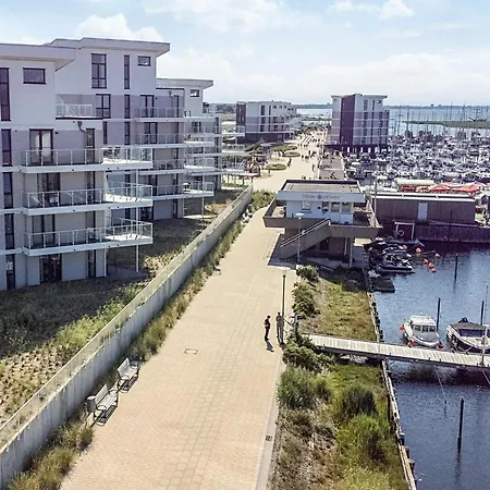 6 Person In アパート *