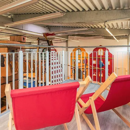 アパート 6 Person In *