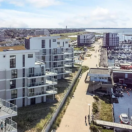 アパート 6 Person In